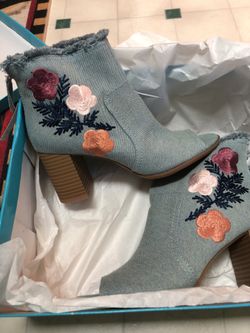 Beautiful brand new open toe boots size 7