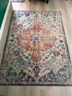 5’3” x 7’3” Abstract Area Rug