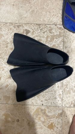 Silicone swim flippers for men or women