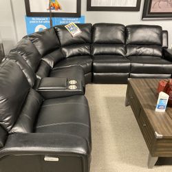 $2299 Black Reclining Sectional 🖤