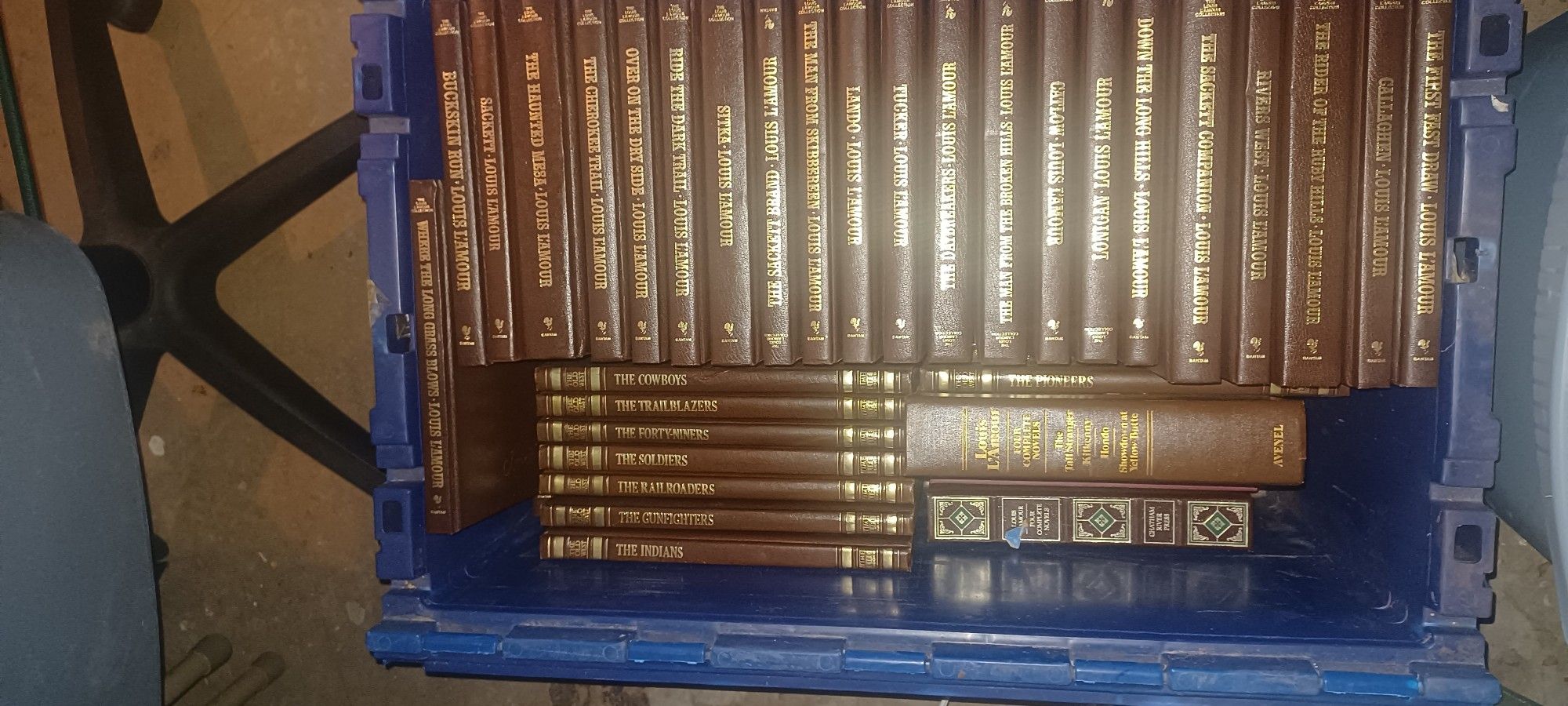 LOUIS L'AMOUR COLLECTION LEATHERETTE WESTERN NOVELS