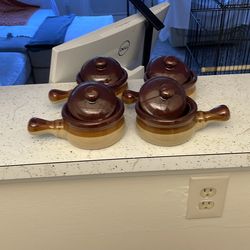 Cooking pots with lids