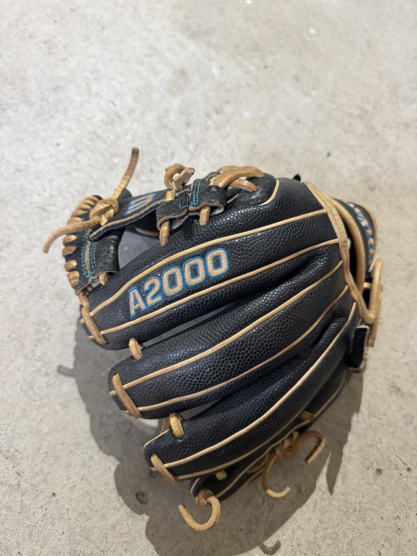 A2000 SCDP15SS 11.5" INFIELD BASEBALL GLOVE
