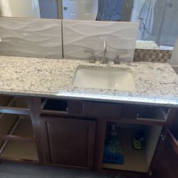 Brand new Quartz Countertops With Undermount Sinks!