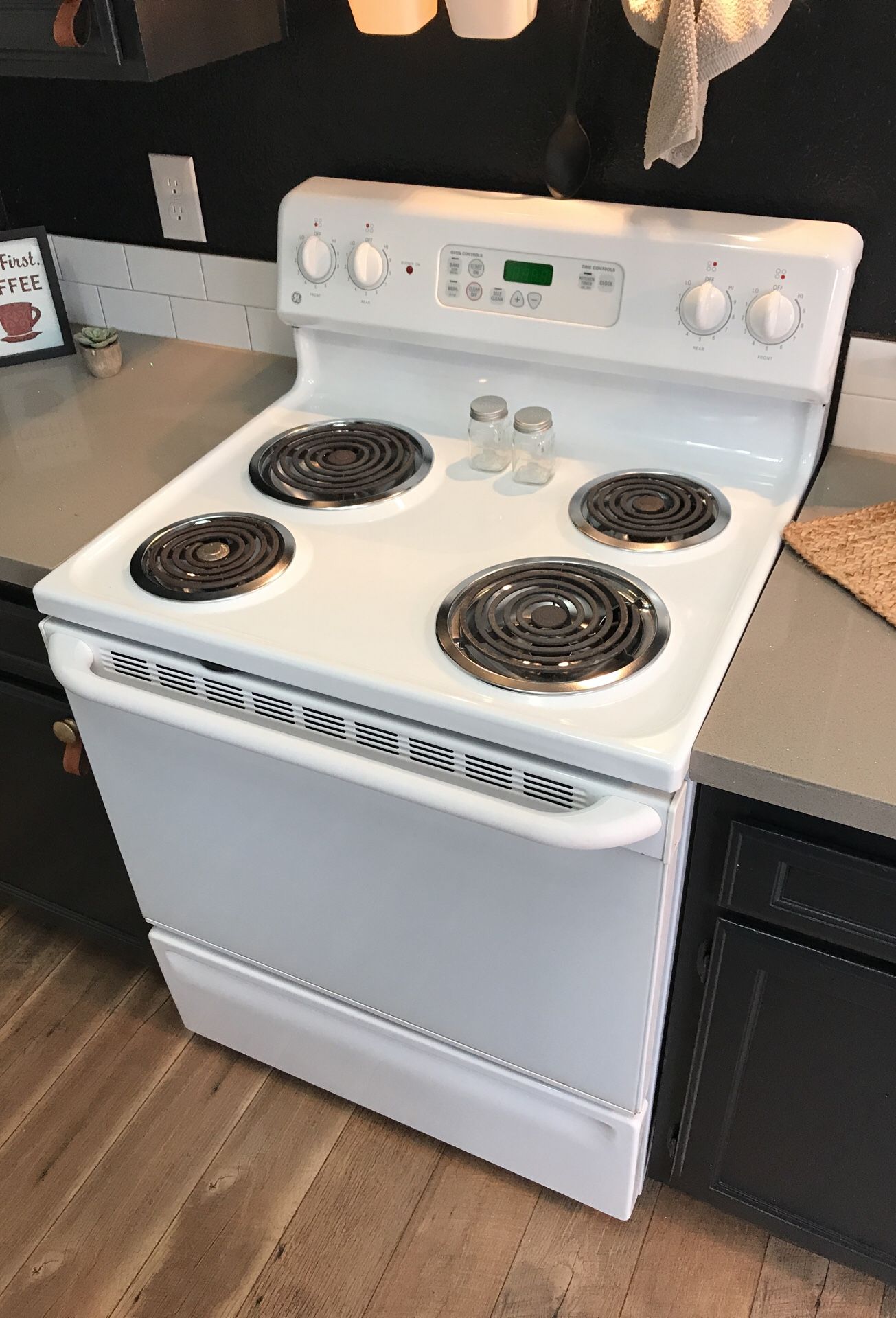 NEWER GE ELECTRIC COIL RANGE