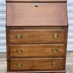 Gordon’s Secretary dresser used in very good condition with minor cosmetic blemishes such as minor scratches and scuff marks location below 31705 SR-5