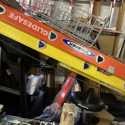 Brand New  32 Feet Werner Glidesafe Step Ladder 