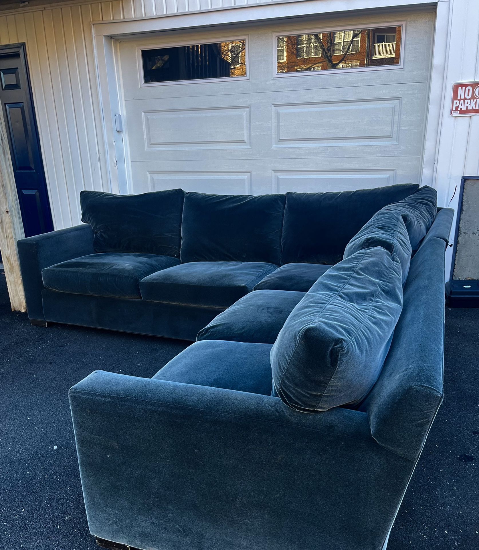 Crate & Barrel Axis 3-Piece Sectional Sofa - 100% Velvet - Great Condition - DELIVERY!