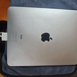 10 INCHES APPLE I-PAD 64 GB.