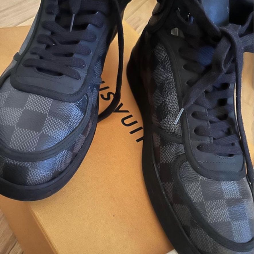 Men's Size 9 Louis Vuitton Rivoli Sneakers for Sale in Queens, NY