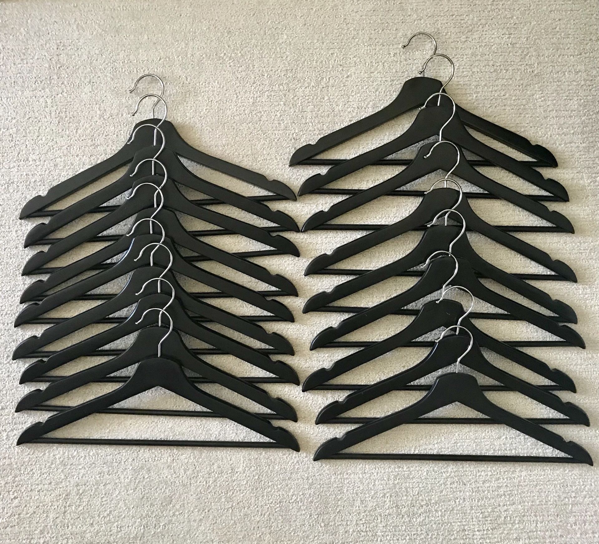 18 wooden quality hangers (black)