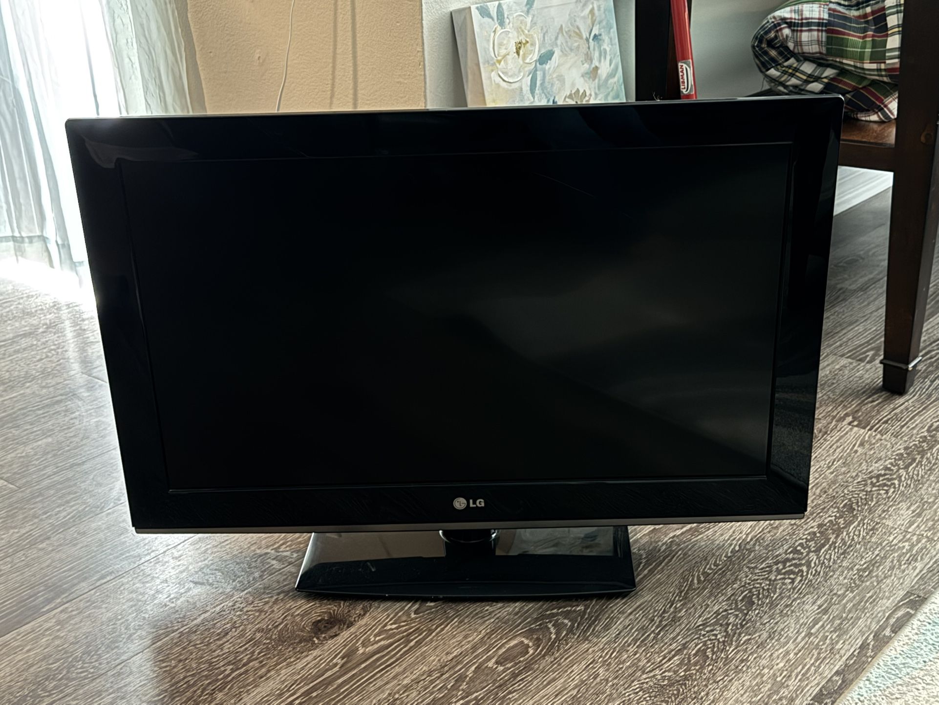 LG TV 32” Works Great Not Smart