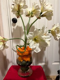 Gorgeousglass 10” tall vase with a white flowers arrangement