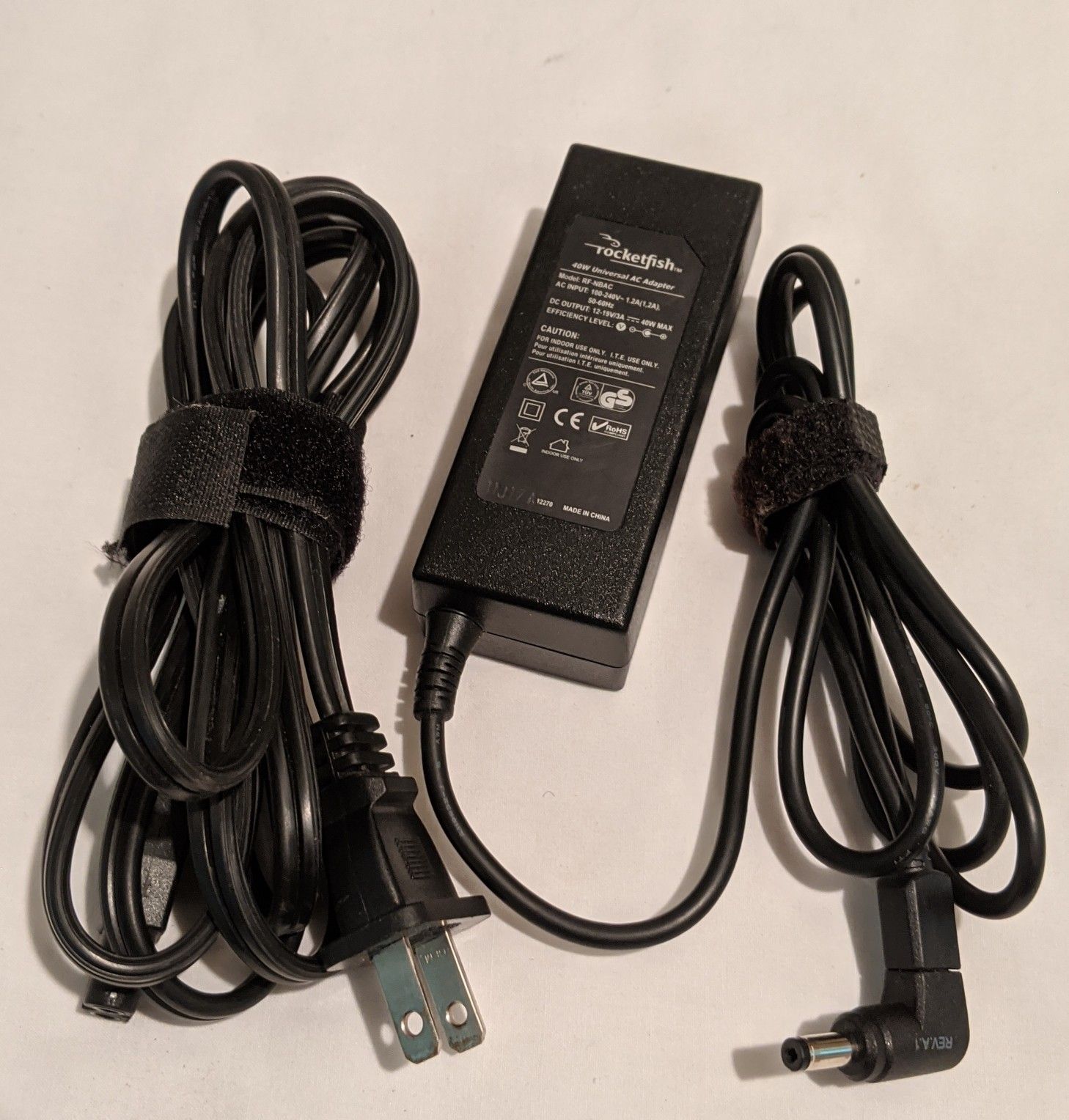 Rocketfish RF-NBAC 40 W Universal A adapter 12v-19v 3A Power Supply Transformer