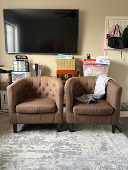 Set of 2 Brown Tufted Barrel Accent Chairs