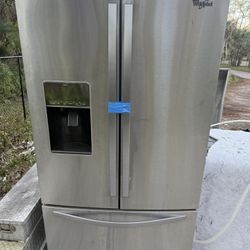 Nevera , Cocina , And Lava Platos 