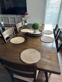 Seats 8 Dinner Table