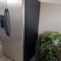 GE Refrigerator/Freezer