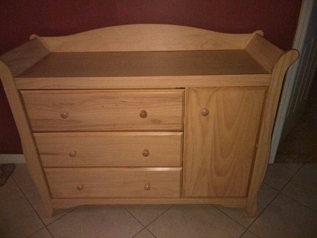 Changing table dresser