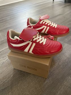 Steve Madden Madrid Red Retro Sneakers – Women’s Size 8.5 – Gum Sole – Excellent Condition  