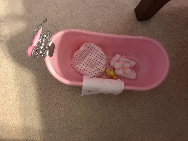 American girl doll (our Generation) play bathtub set with accessories