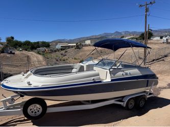 2001 Larson deck boat