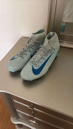 Nike Mercurial Superfly 9 Academy FG/MG cleats.