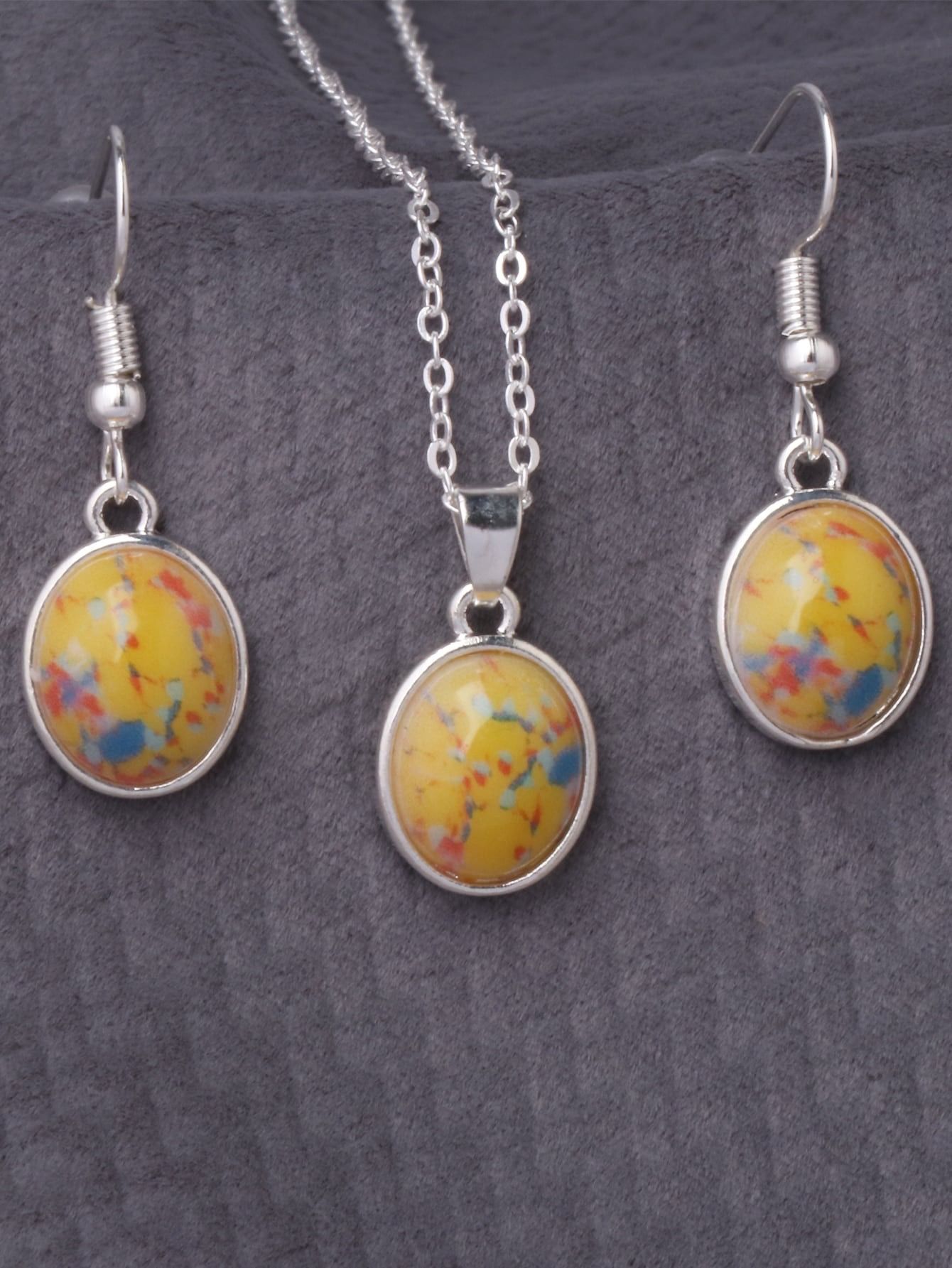 Oval Pendant Necklace & Drop Earrings