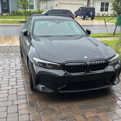 BMW 330i 2023 - M Sport - Shadowline - Like New - Sapphire black W/ Tan Leather