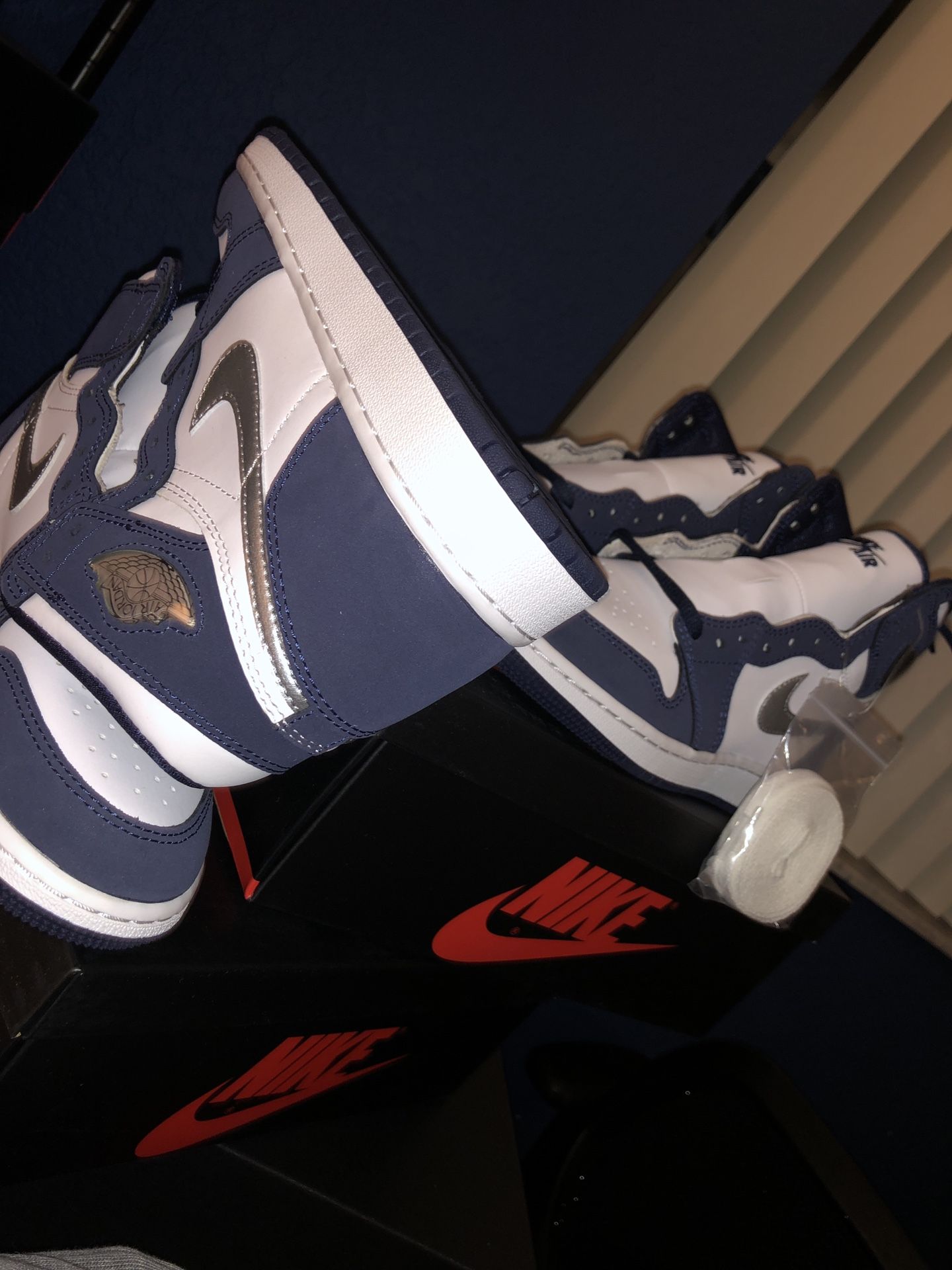 NEW Jordan 1 Midnight Navy - SIZE 4.5y