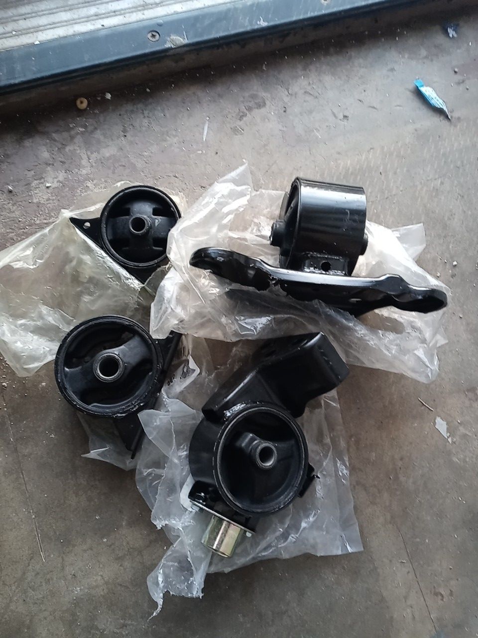 car motor mounts brand new