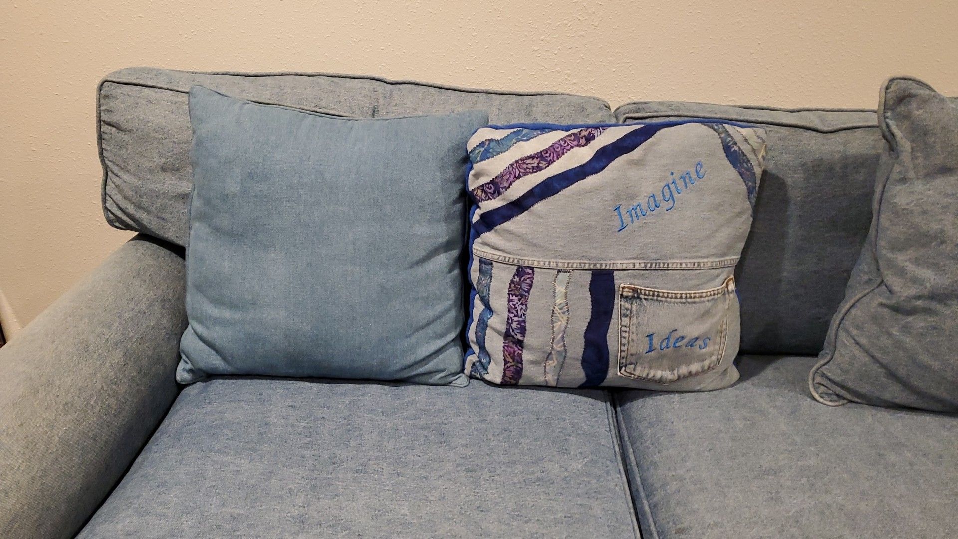 Eddie Bauer Blue Jean Couch and Blue Jean 👖 pillows 😴