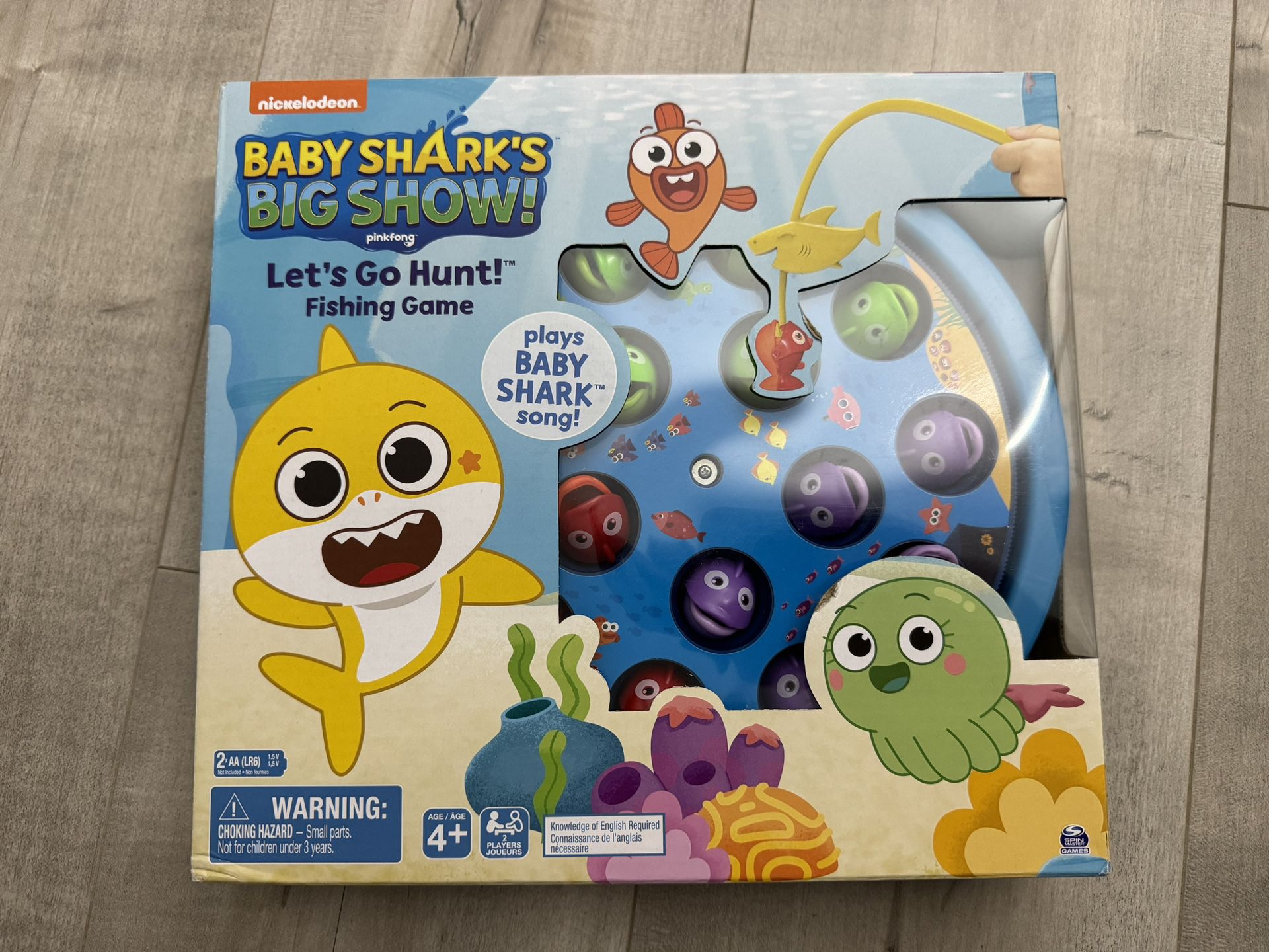 Spin Master Games Pinkfong Baby Shark Let's Go Hunt Musical Fishing Game Learning Educational Toy Preschool Board Game Summer Toy, for Kids Ages 4+