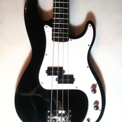 NEW IN BOX! Fender Precision / P-Bass (COPY) Electric Bass Guitar with a Classic Tuxedo Finish