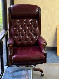 FREE OFFICE DESK & CHAIRS