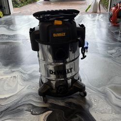 Vacuum Cleaner Dewalt  In Excellent Condition 