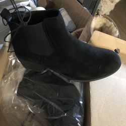 Women’s Suede Boots 