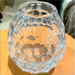 Hopelessly Looking to Find This Vase