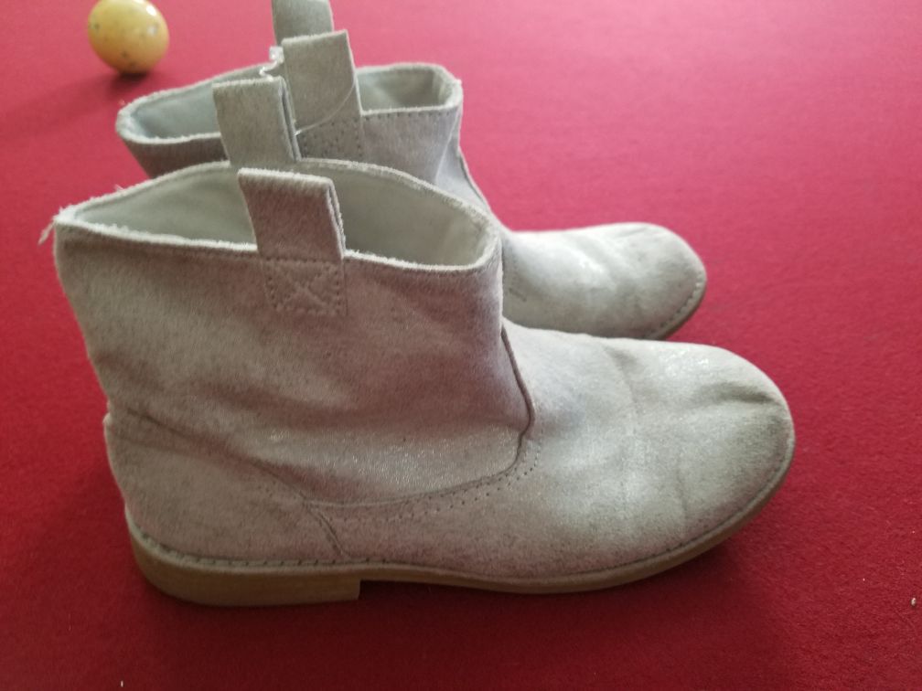 Girls sz 2 gray boots from Gamboree