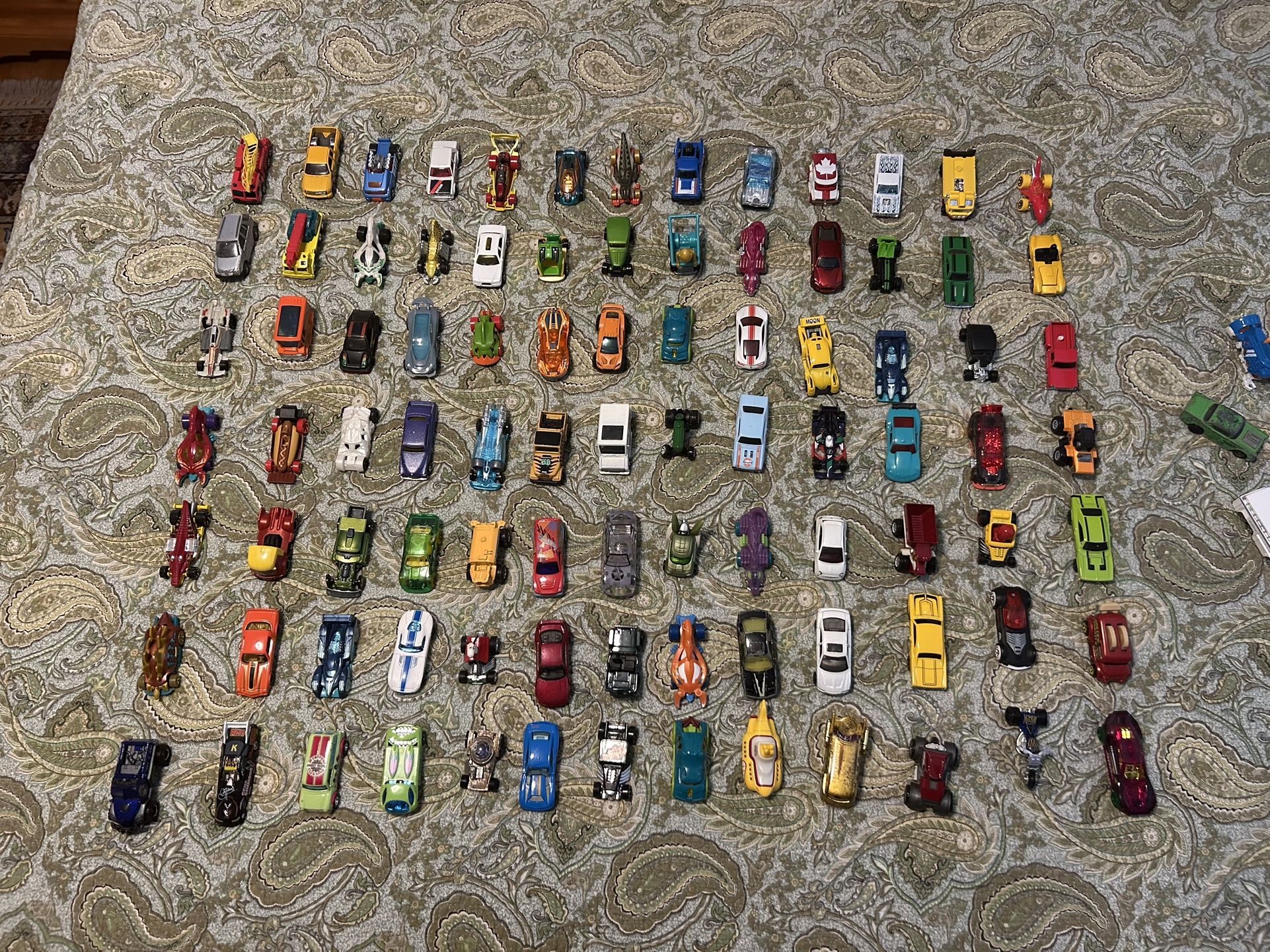 100+ Hot Wheels and Tracks