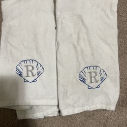 R Hand Towels 