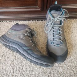 New Keen Hiking Boots 9 8.5 Shoes 