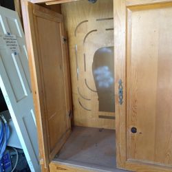 Sliding Cabinet/Entertainment Stand