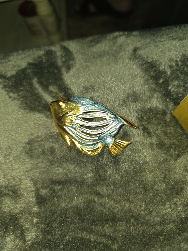Fish Pin