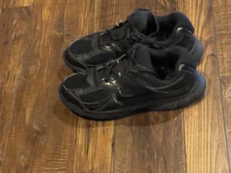 Black Low-Top Sneakers