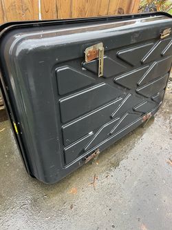 Black Hard Shell roof rack with Metal Latches