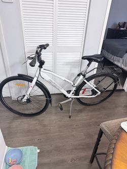 Infinity City Bike White with Rear Rack