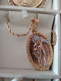 Cadena con dige de la Santa muerte de oro laminado