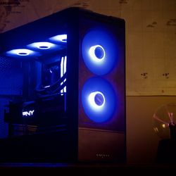 PURE PERFORMANCE PC | RTX 4080 | Ryzen 7 9700X  | 32GB DDR5 | 1 TB | Windows 11 Pro