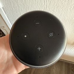 Amazon Echo Dot 3rd Gen & Wall Mount Holder